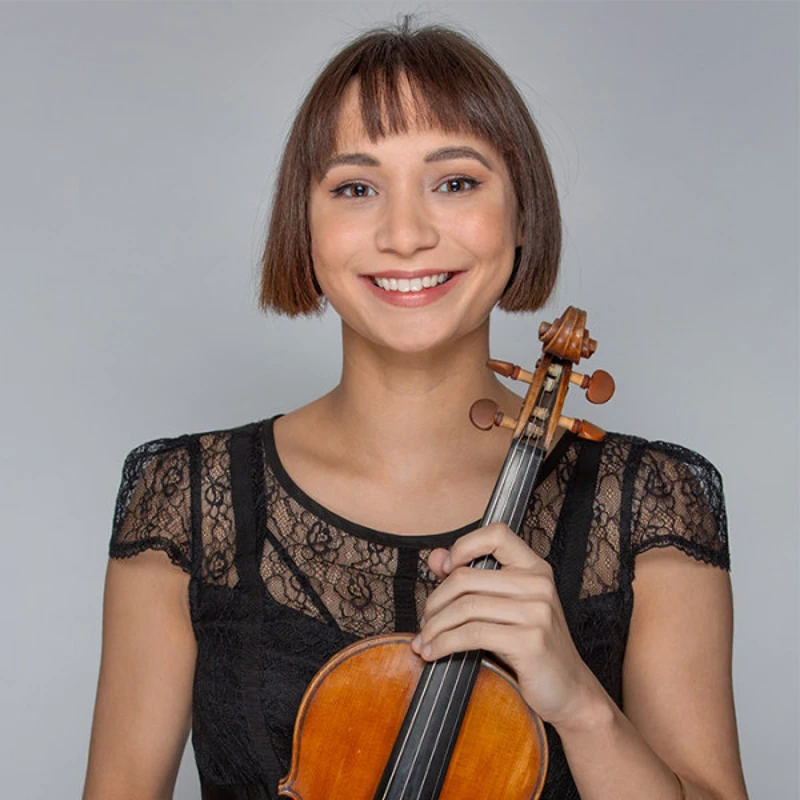 Alexandra Isted holding violin