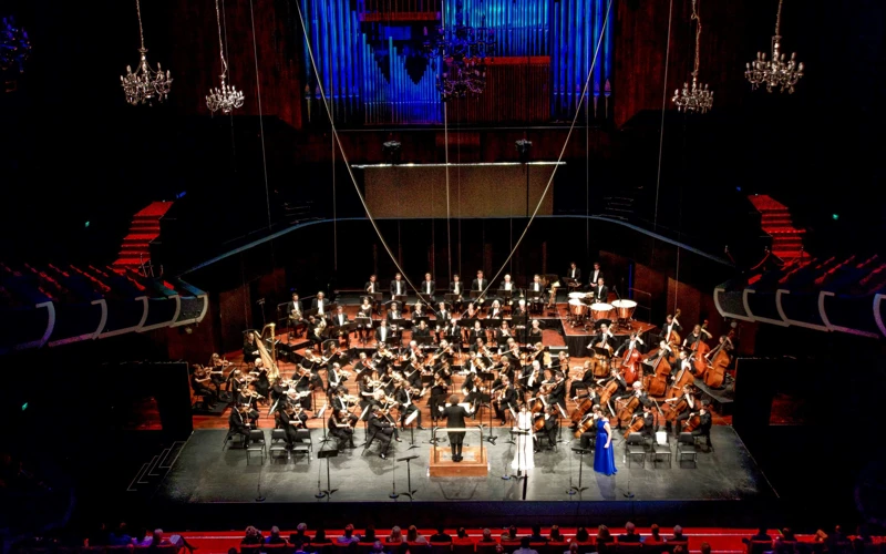 Wide shot of the orchestra and Tristan und Isolde soloists on stage, taken from the Perth Concert Hall upper gallery.
