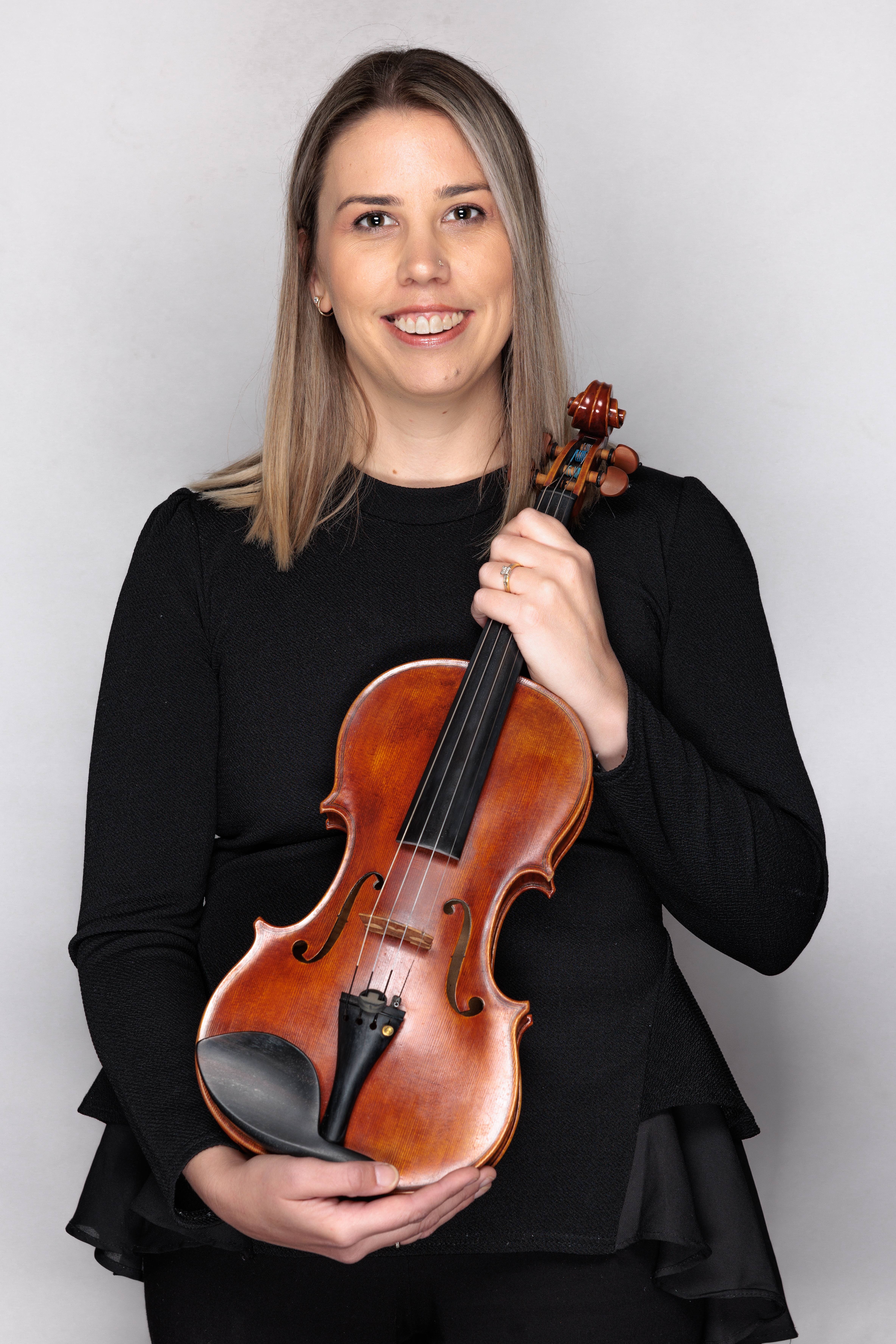 Andrea Mendham holding a violin