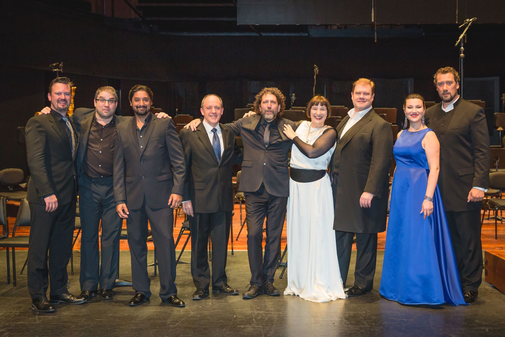 Cast of Tristan und Isolde pose for a photo.