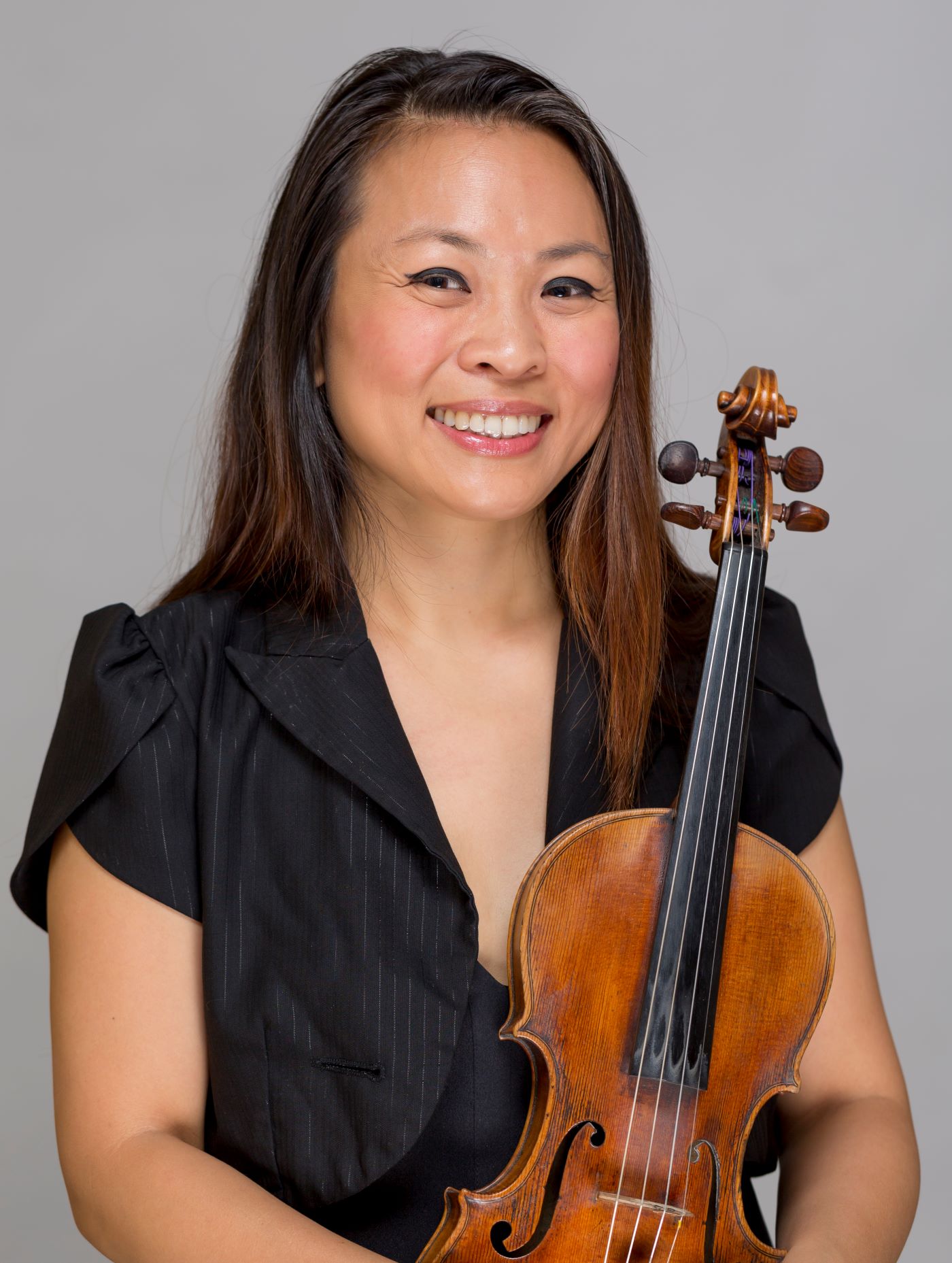 Headshot of Semra Lee wearing a black top, holding a violin.